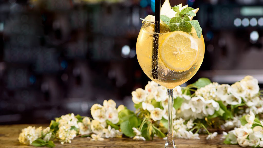Sparkling Apple Gin Cocktail