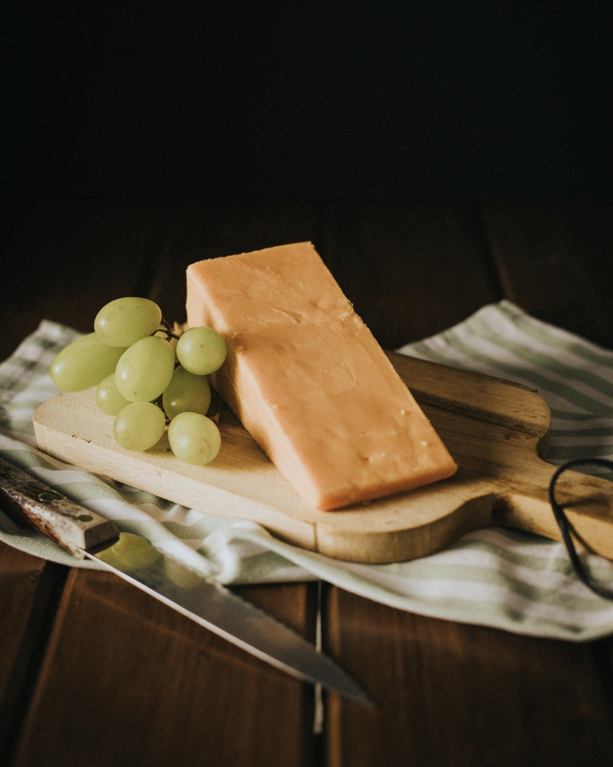 Quickes Devonshire Red Clothbound Cheese