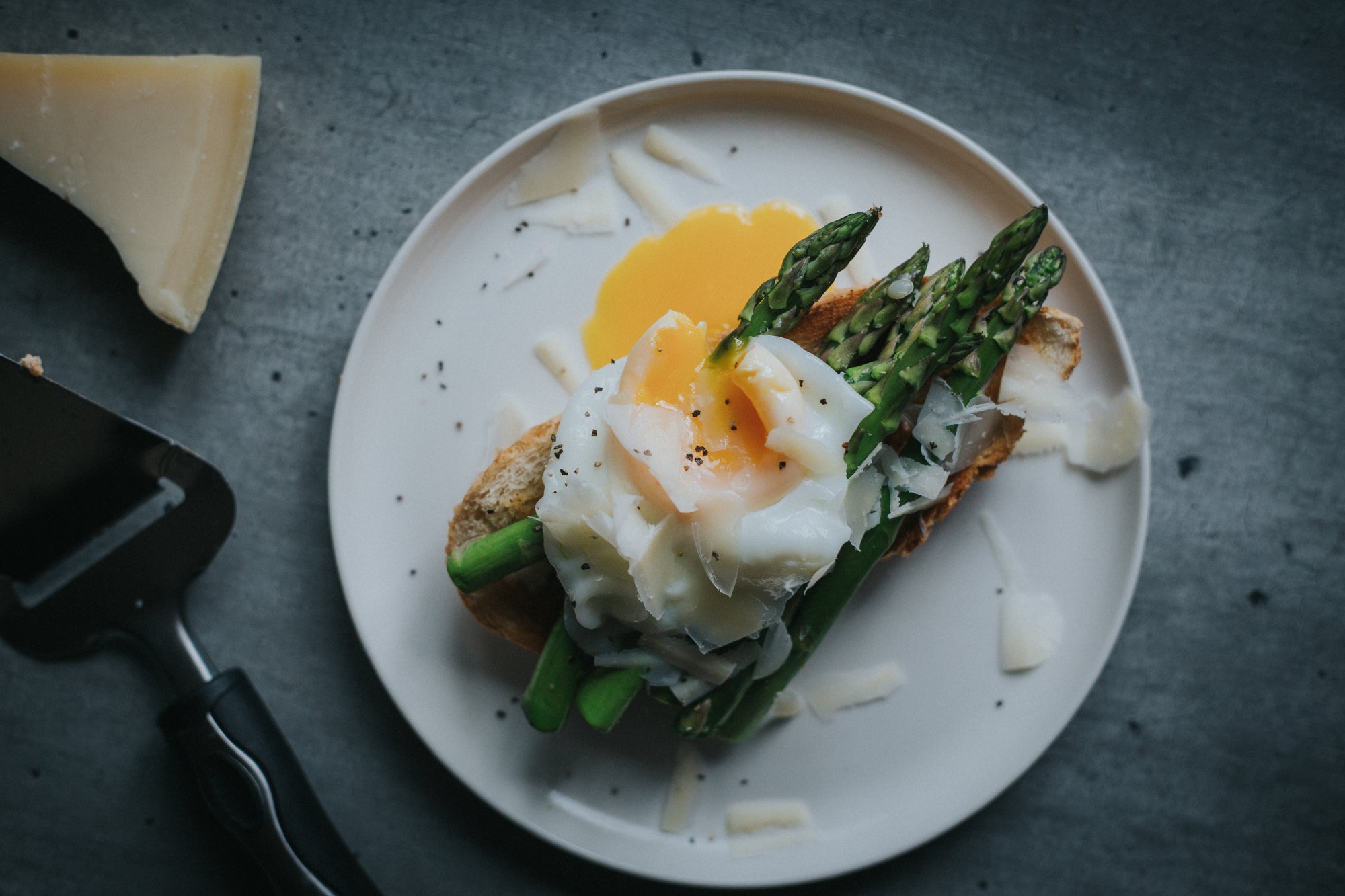 Asparagus with Poached Egg and Parmesan