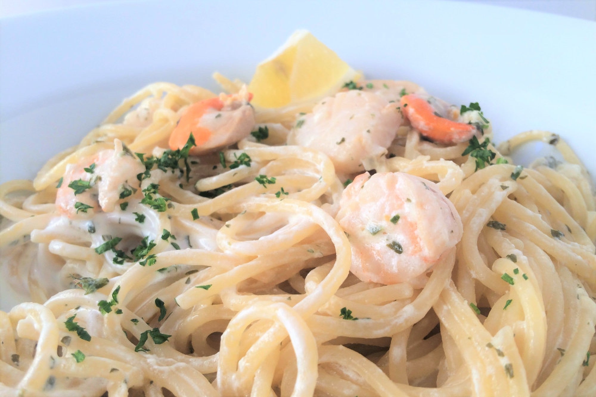 Spaghetti with Scallops, Prawns and Lemon